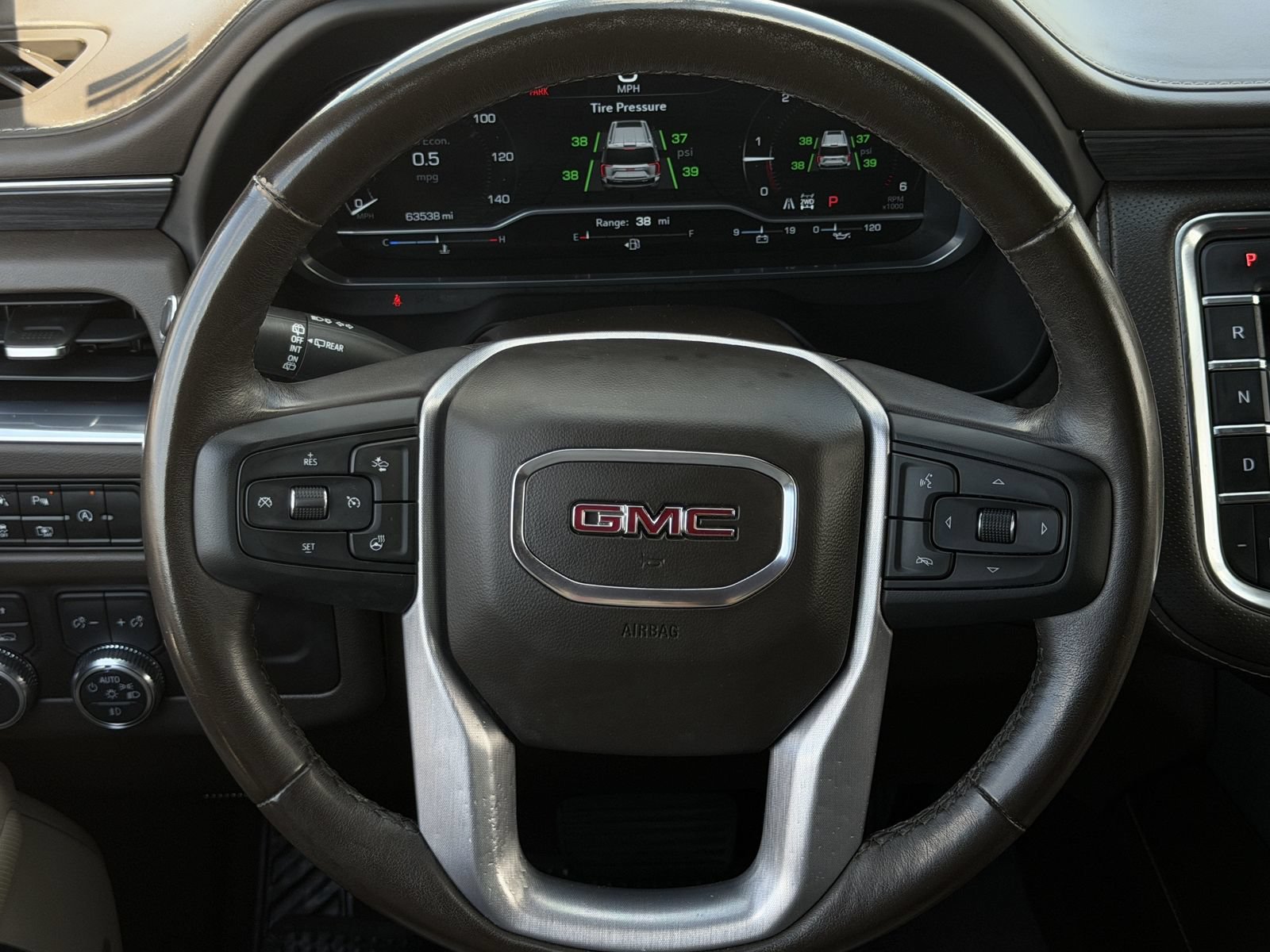 Used 2023 GMC Yukon SLT w/ SLT Premium Package AWD/4WD image 14