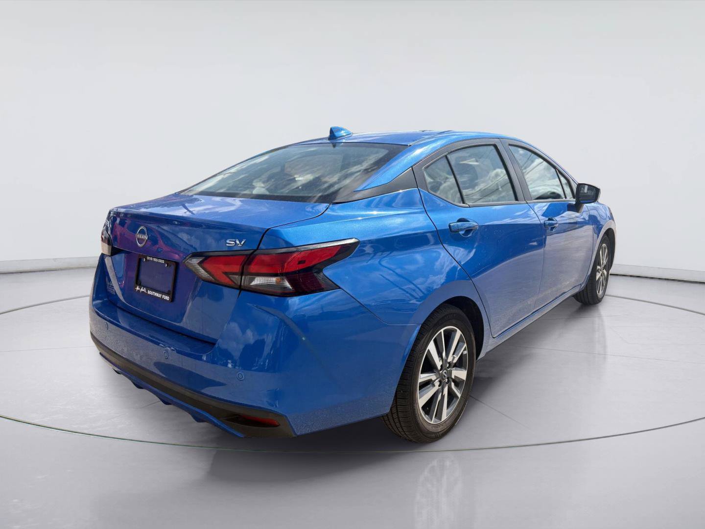 Used 2024 Nissan Versa SV FWD image 5
