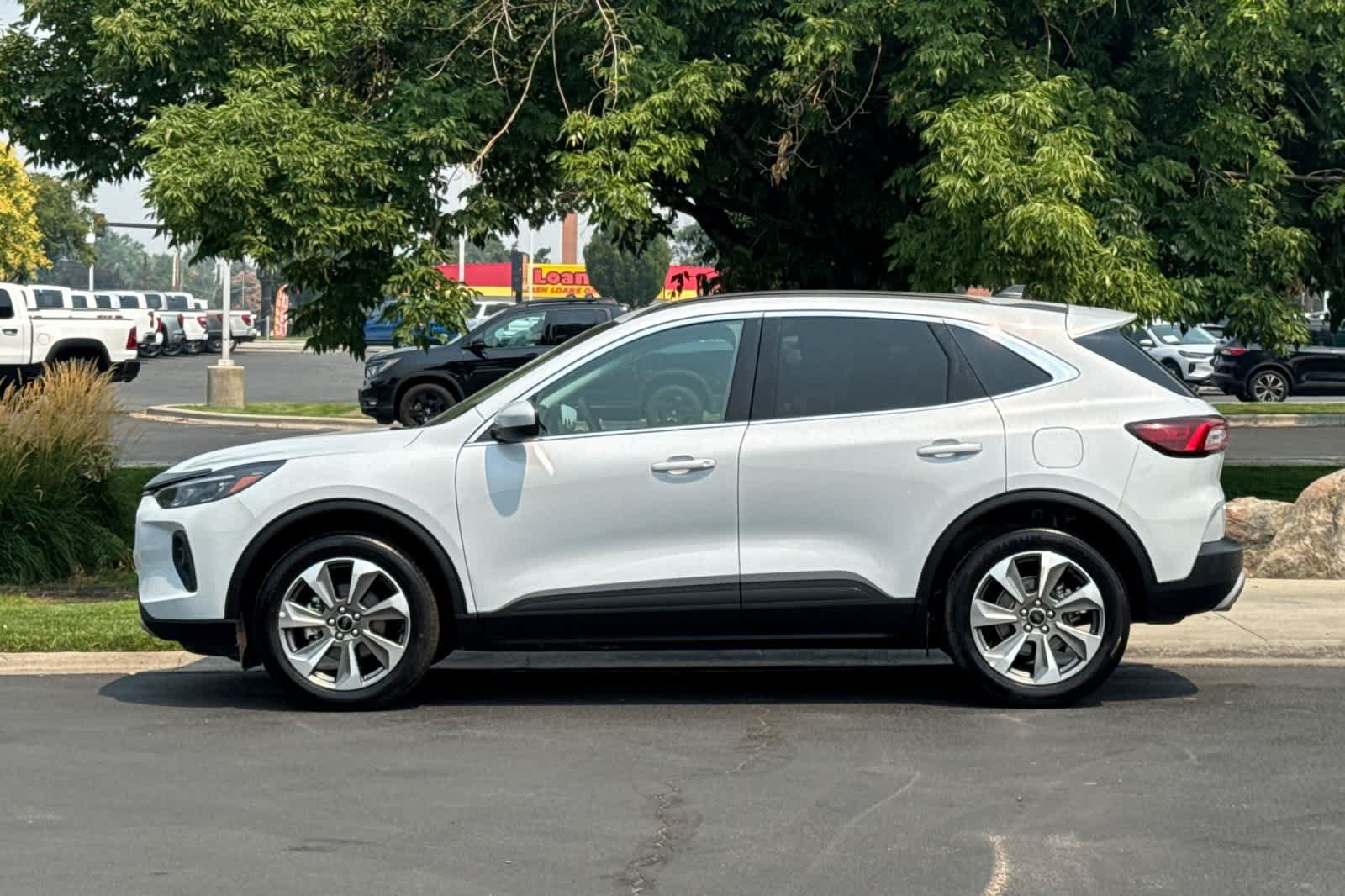 Certified 2025 Ford Escape Platinum AWD/4WD image 5