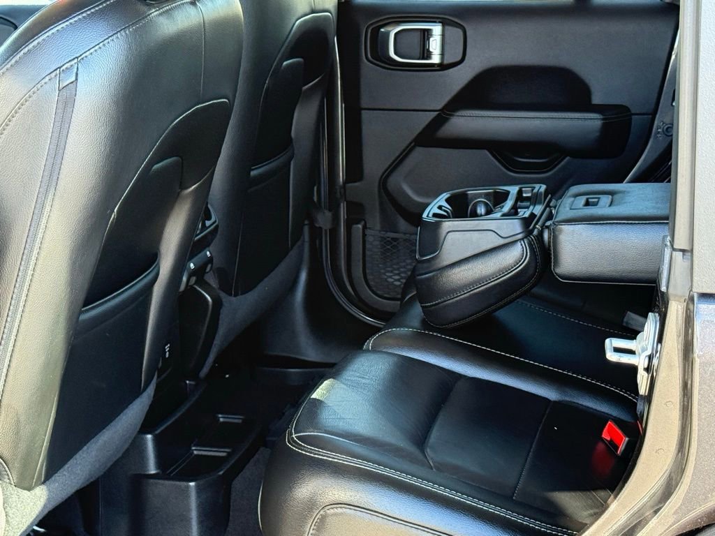 Used 2020 Jeep Wrangler Unlimited Sahara image 8