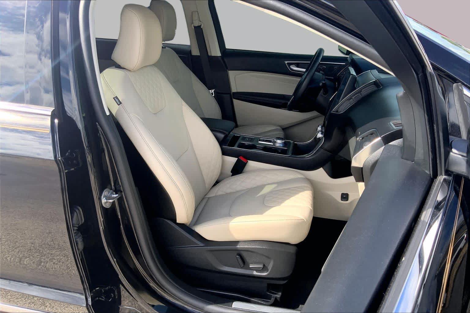 Certified 2024 Ford Edge Titanium w/ Titanium Elite Package AWD/4WD image 9