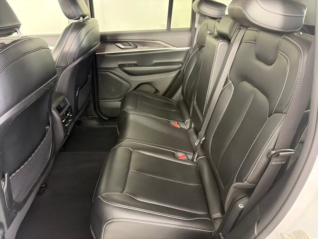 Used 2024 Jeep Grand Cherokee Limited AWD/4WD image 13
