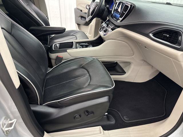 Used 2024 Chrysler Pacifica Limited FWD image 21