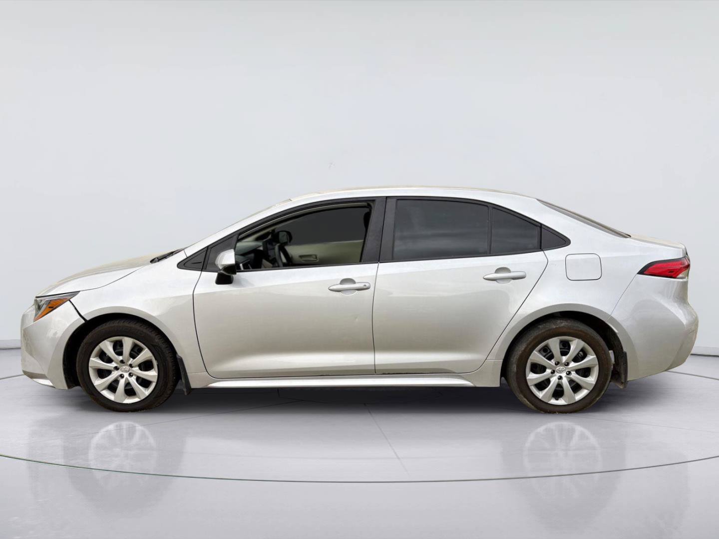 Used 2025 Toyota Corolla LE FWD image 7