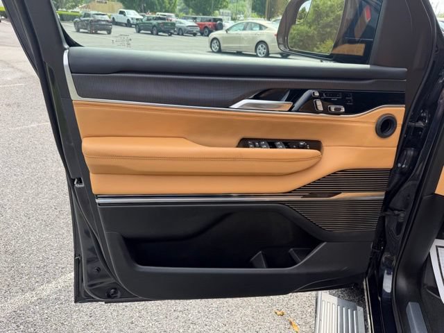 Used 2025 Jeep Grand Wagoneer Series III w/ Rear Seat Video Group 1 AWD/4WD image 12