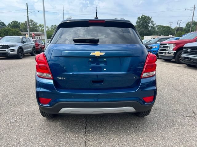 Used 2019 Chevrolet Trax LT w/ Sun & Sound Package FWD image 5