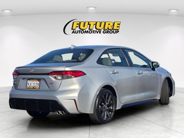 Used 2024 Toyota Corolla SE w/ SE Premium Package FWD image 4