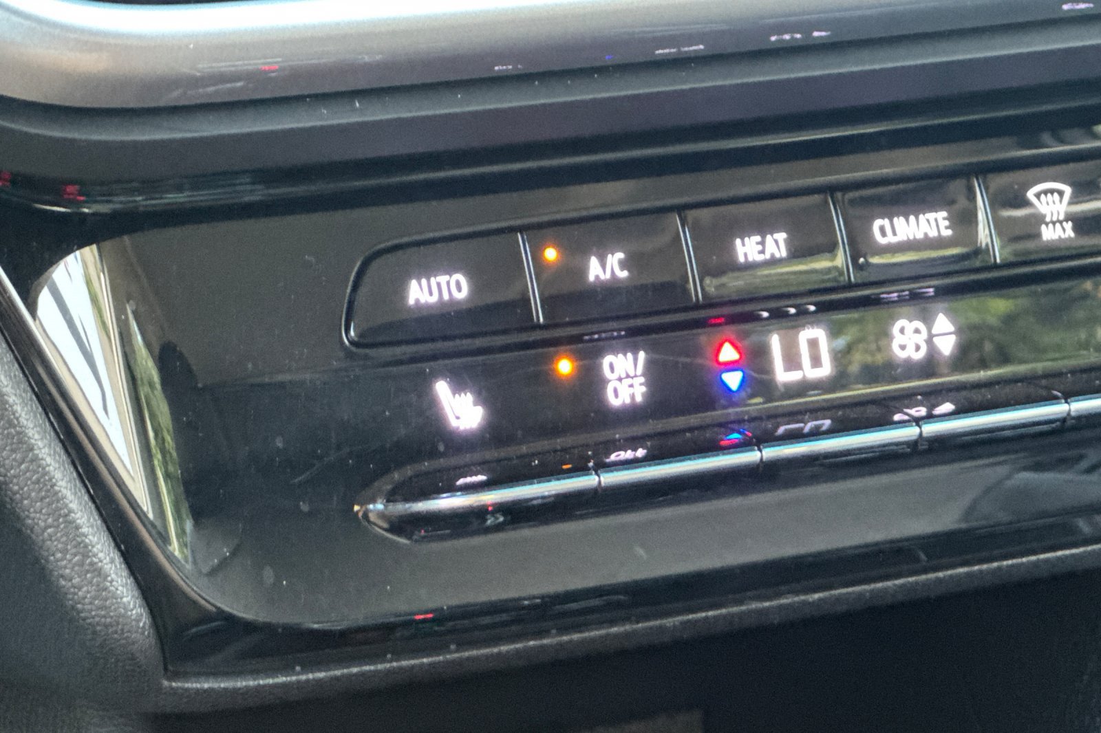 Used 2023 Chevrolet Bolt LT w/ Infotainment Package FWD image 29