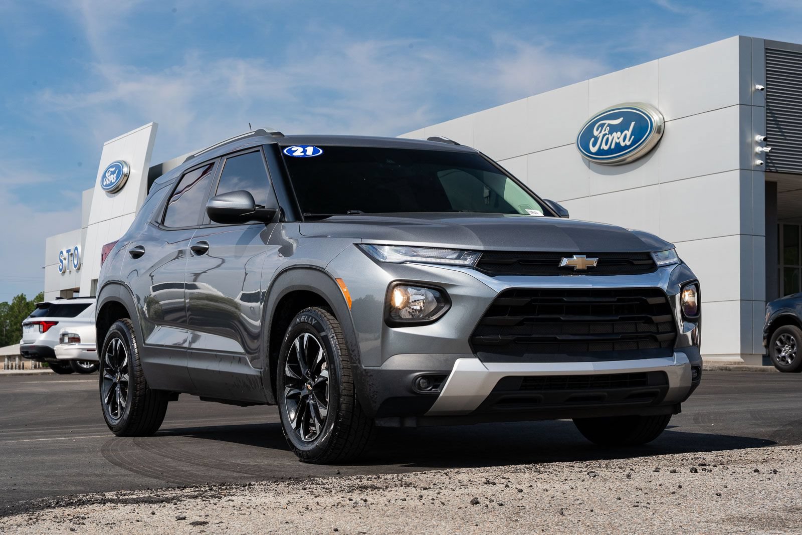 Used 2021 Chevrolet TrailBlazer LT FWD image 1