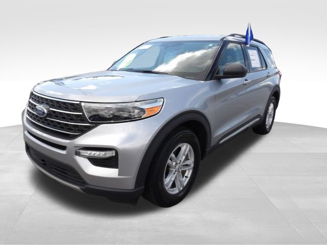 Certified 2023 Ford Explorer XLT w/ Equipment Group 202A RWD image 3