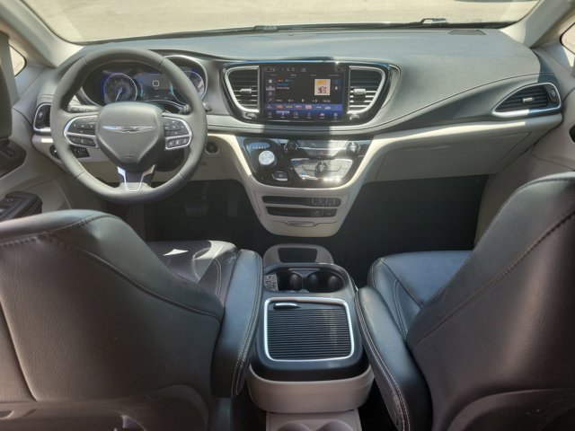 Used 2022 Chrysler Pacifica Touring-L AWD/4WD image 19