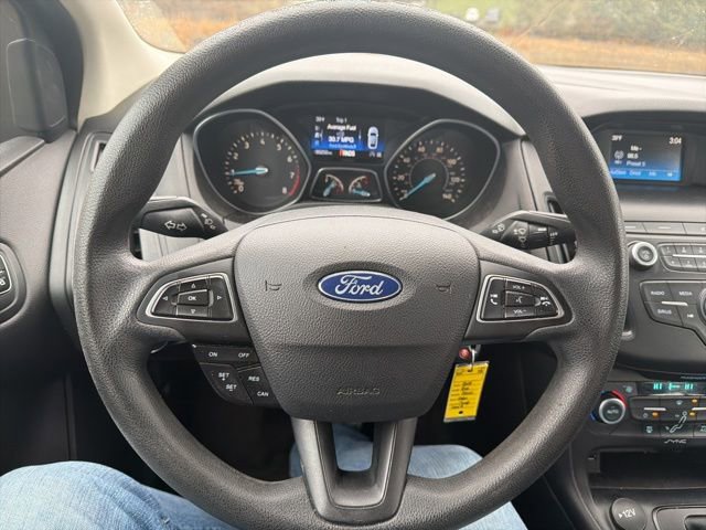 Certified 2018 Ford Focus SE w/ SE Appearance Package image 14