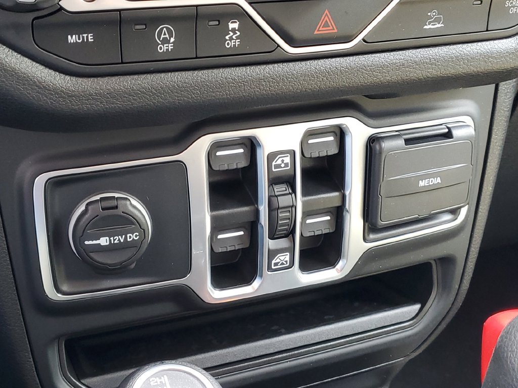 Used 2025 Jeep Gladiator Sport AWD/4WD image 27