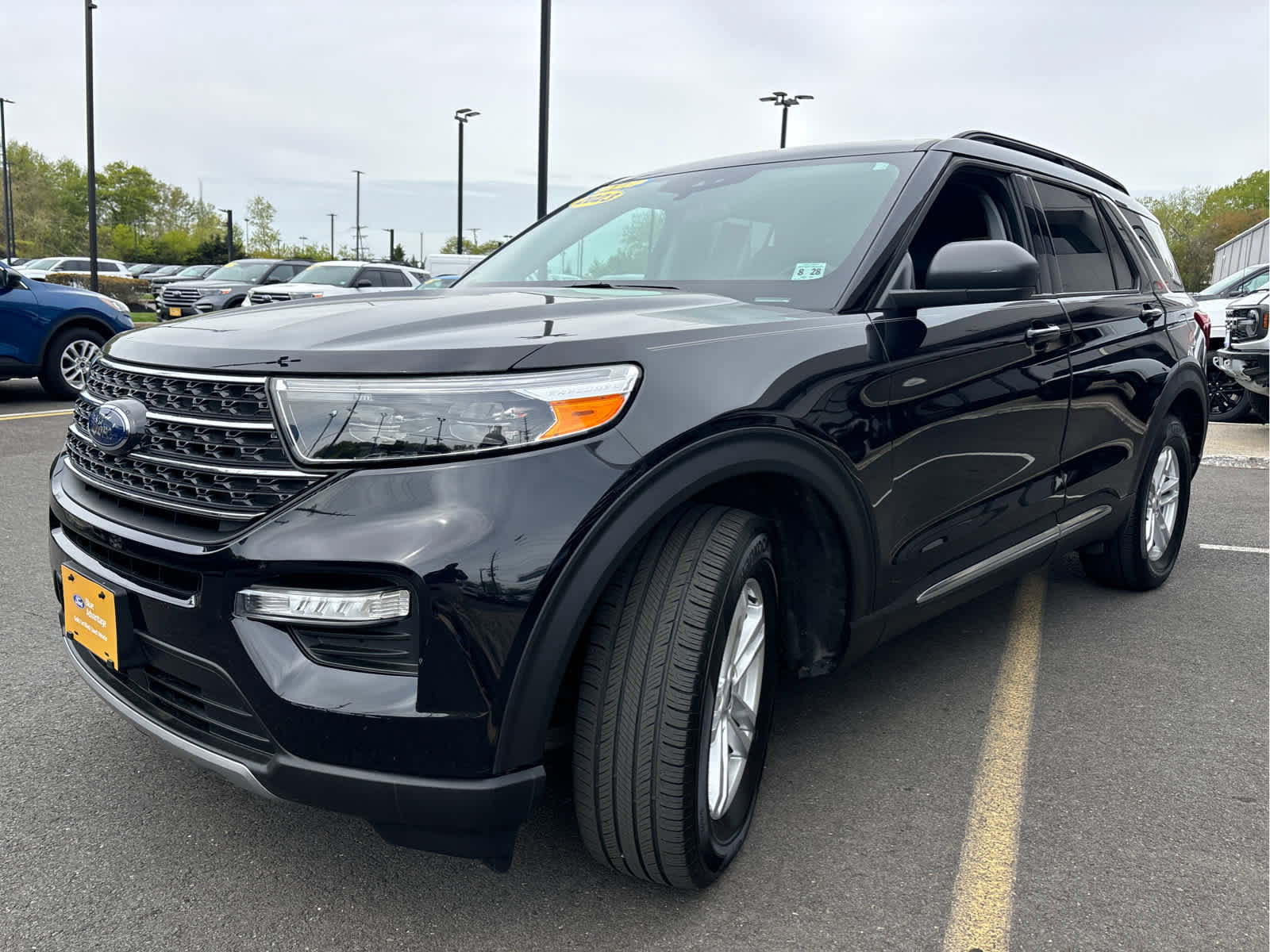 Certified 2023 Ford Explorer XLT w/ Equipment Group 202A AWD/4WD image 6