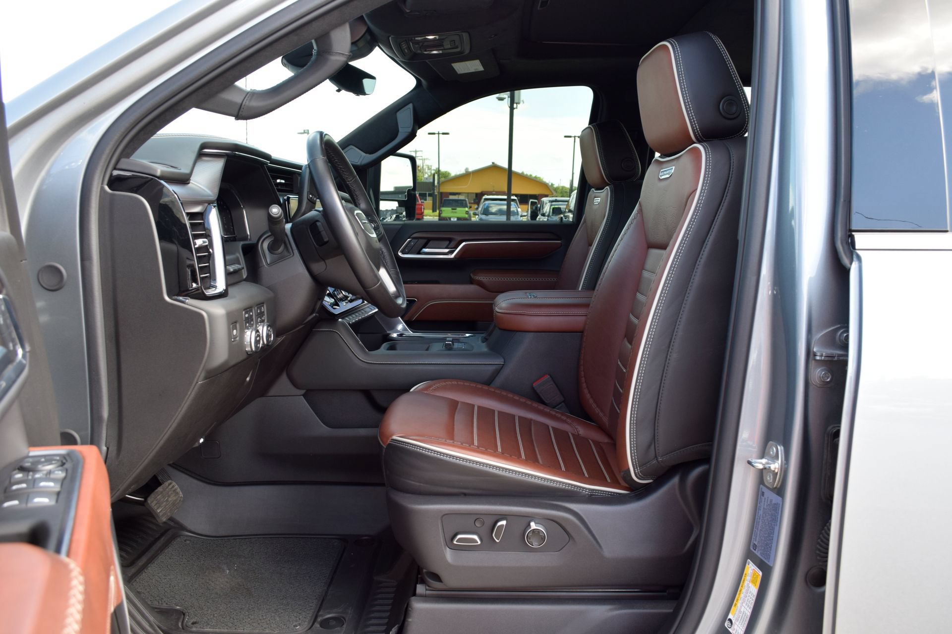 Used 2024 GMC Sierra 2500 Denali Ultimate w/ Max Trailering Package AWD/4WD image 17