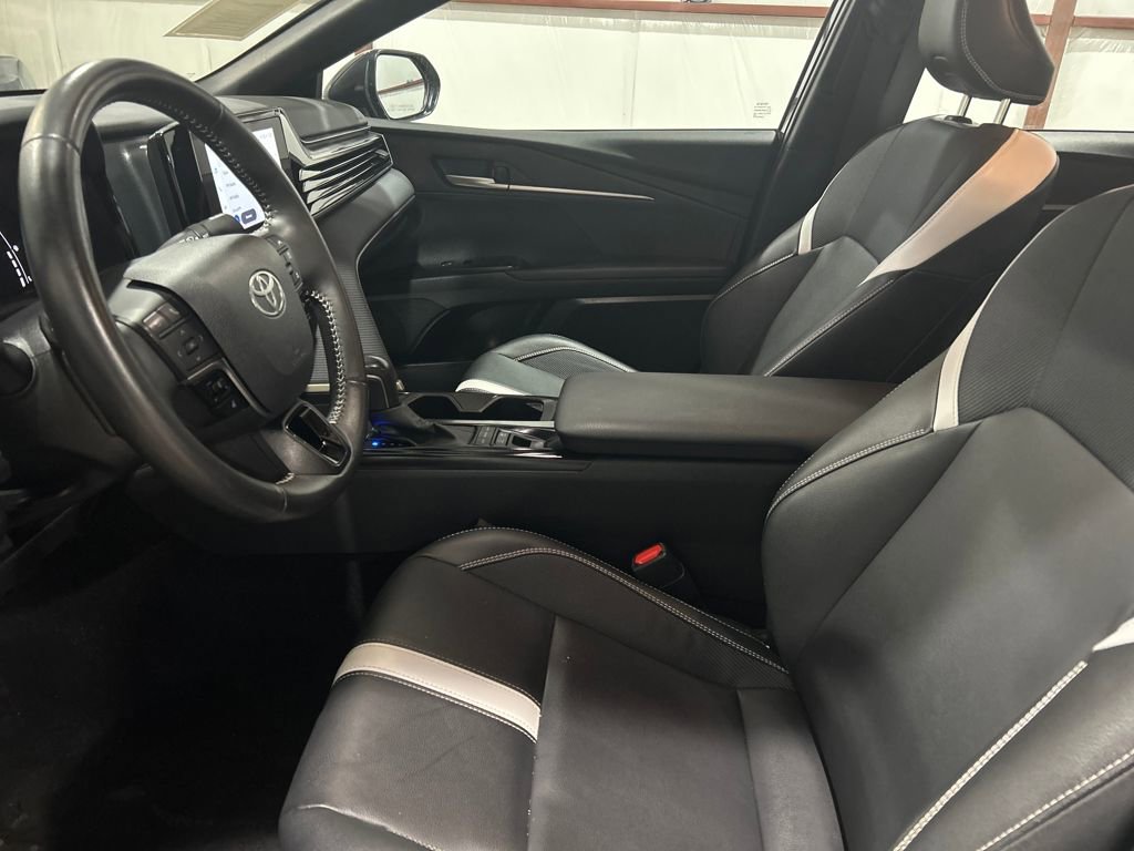 Used 2025 Toyota Camry SE image 12