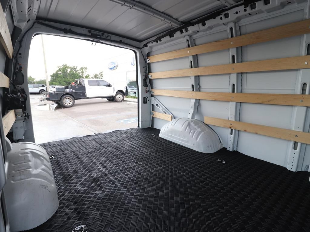 Used 2025 GMC Savana 2500 w/ Driver Convenience Package RWD image 16