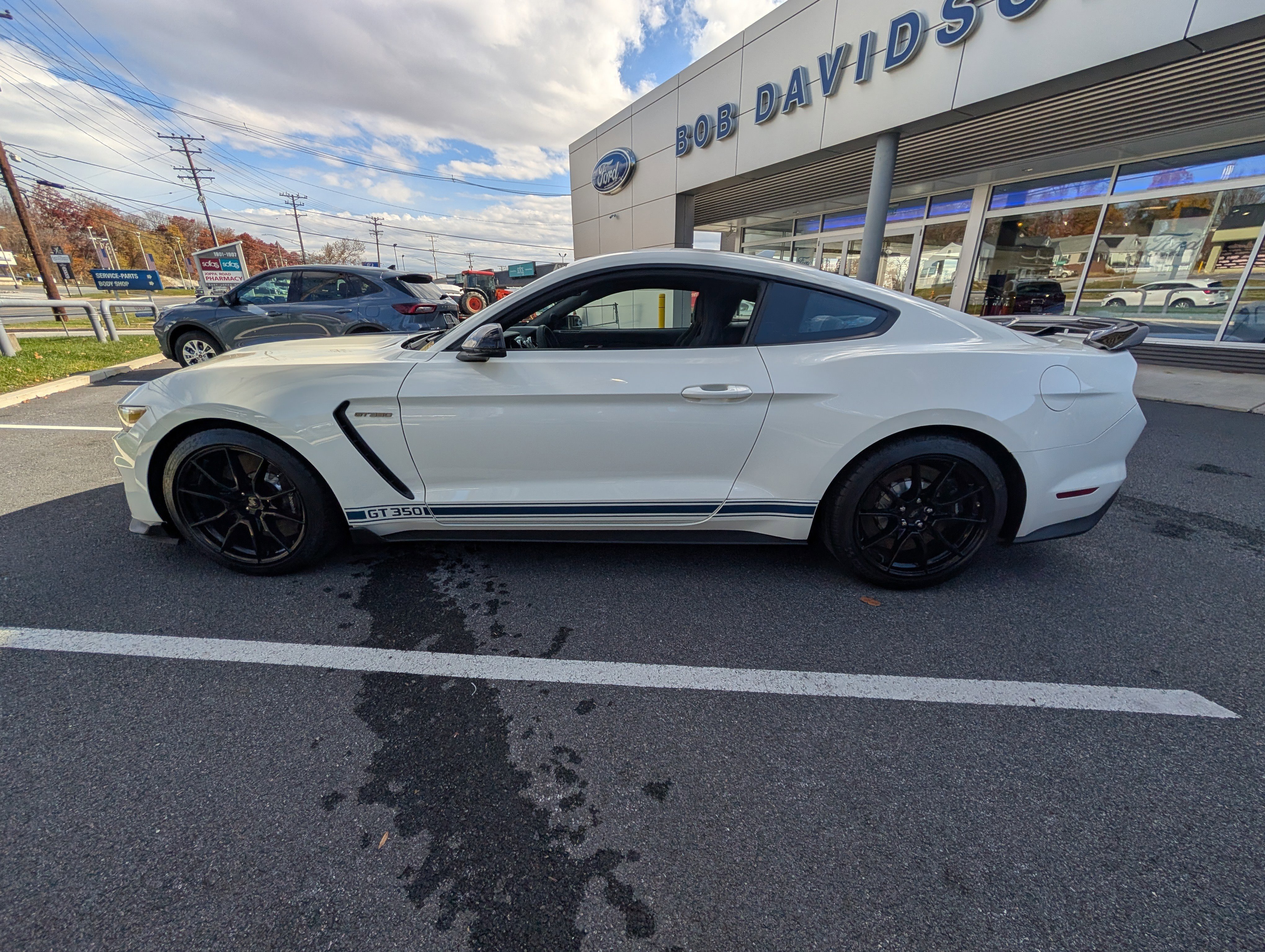 Certified 2020 Ford Mustang Shelby GT350 w/ Technology Package image 3