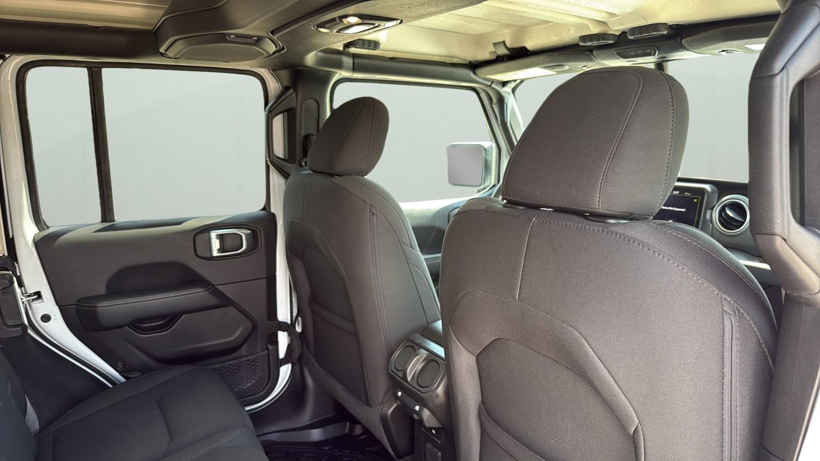 Used 2023 Jeep Wrangler Unlimited Sahara AWD/4WD image 28
