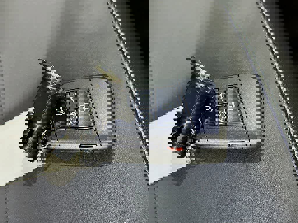 Used 2023 Volkswagen Taos SE w/ Panoramic Sunroof Package image 22