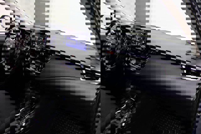 Used 2022 Toyota Corolla LE image 11