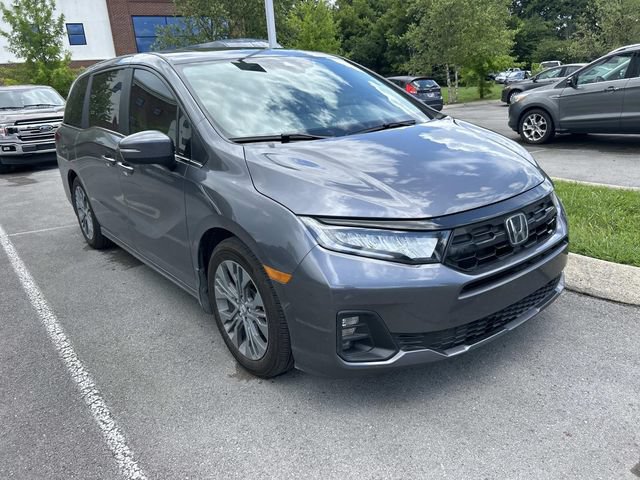 Used 2025 Honda Odyssey Touring image 3