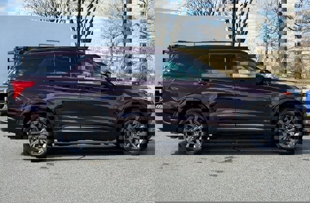 Certified 2022 Ford Explorer XLT w/ Equipment Group 202A image 6