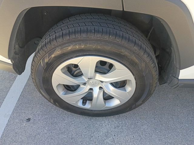 Used 2021 Toyota RAV4 LE image 10