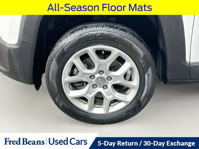 Used 2017 Jeep Renegade Latitude w/ Popular Equipment Group AWD/4WD image 36