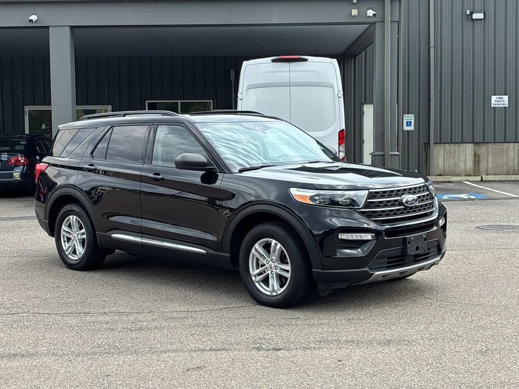Certified 2023 Ford Explorer XLT w/ Equipment Group 202A AWD/4WD image 3