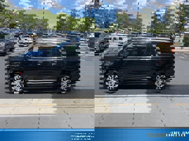 Used 2021 Cadillac Escalade ESV Luxury image 2