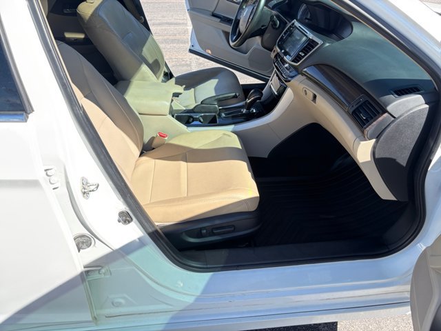 Used 2017 Honda Accord Touring image 19