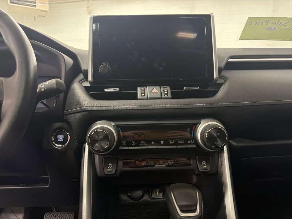 Used 2025 Toyota RAV4 XLE Premium image 23