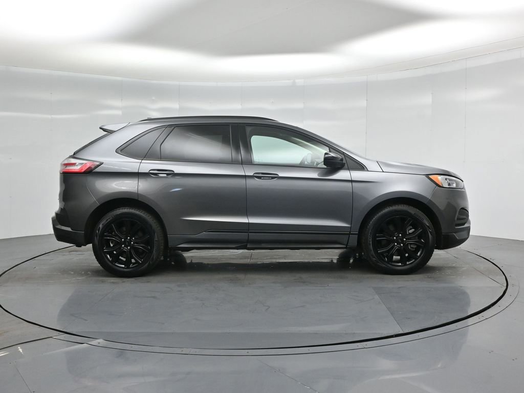 Certified 2022 Ford Edge SE w/ Black Appearance Package image 8