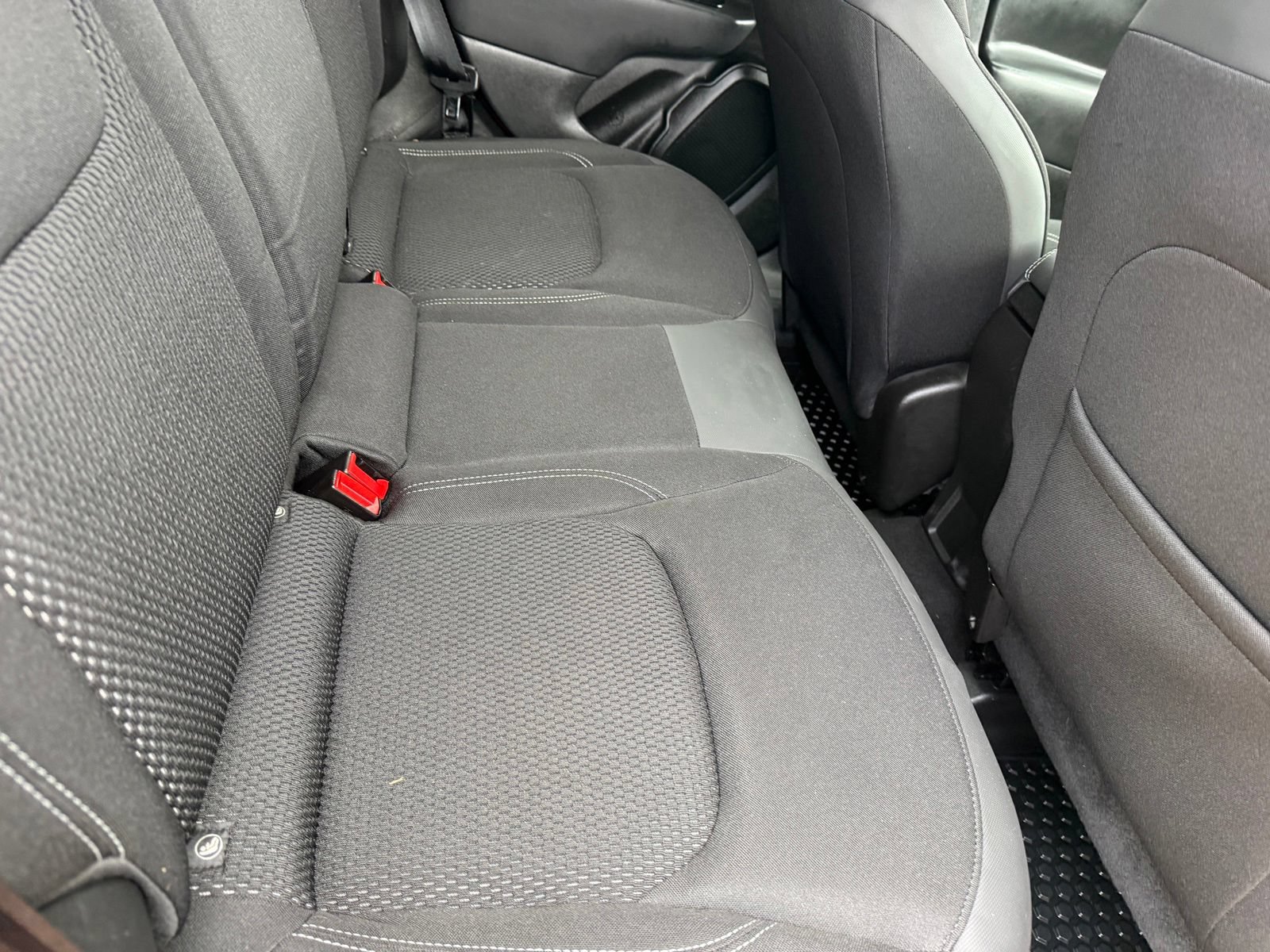 Used 2023 Jeep Renegade Altitude AWD/4WD image 19