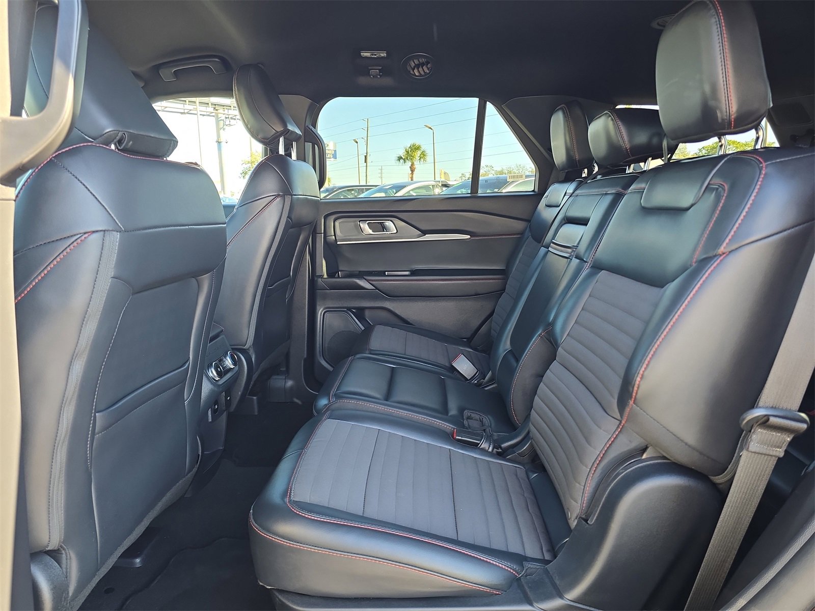 Certified 2025 Ford Explorer ST-Line w/ ST-Line Street Pack image 12