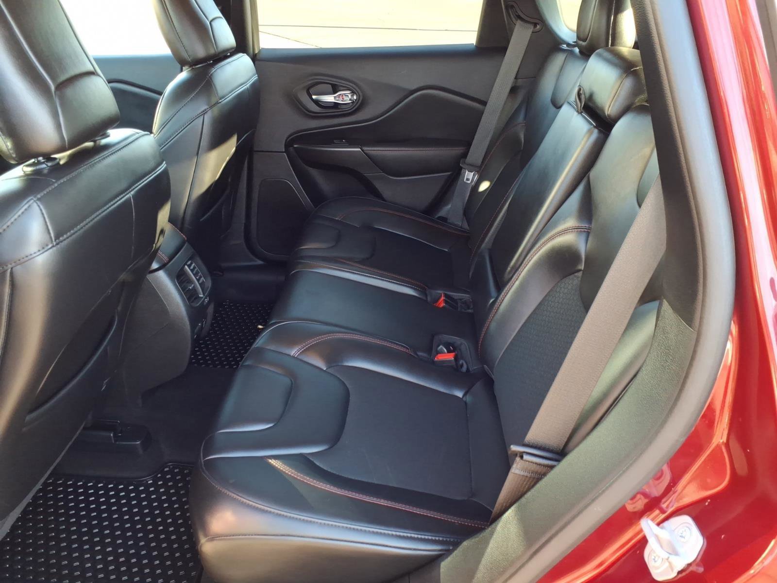 Used 2020 Jeep Cherokee Trailhawk w/ Comfort/Convenience Group image 15