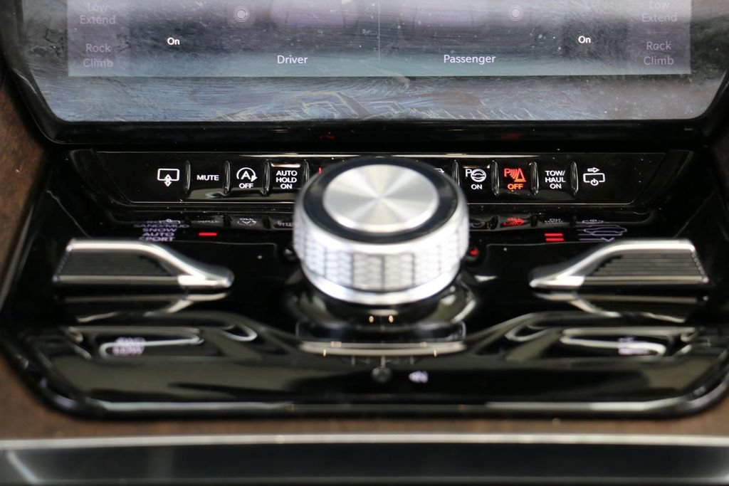Used 2023 Jeep Grand Wagoneer Series II AWD/4WD image 31