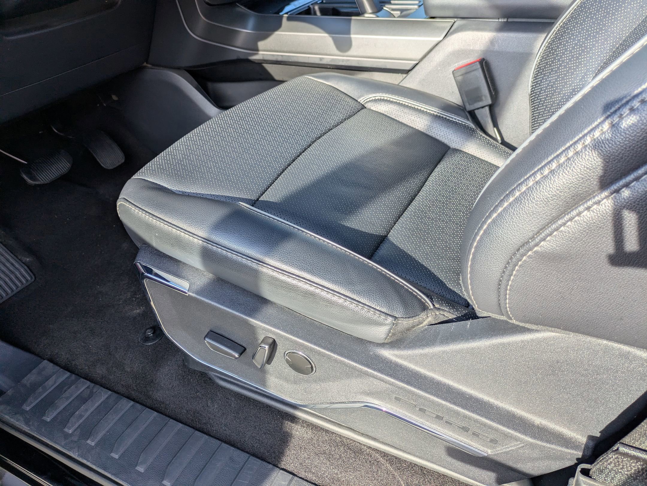 Certified 2024 Ford F150 Lariat w/ Equipment Group 502A High AWD/4WD image 15