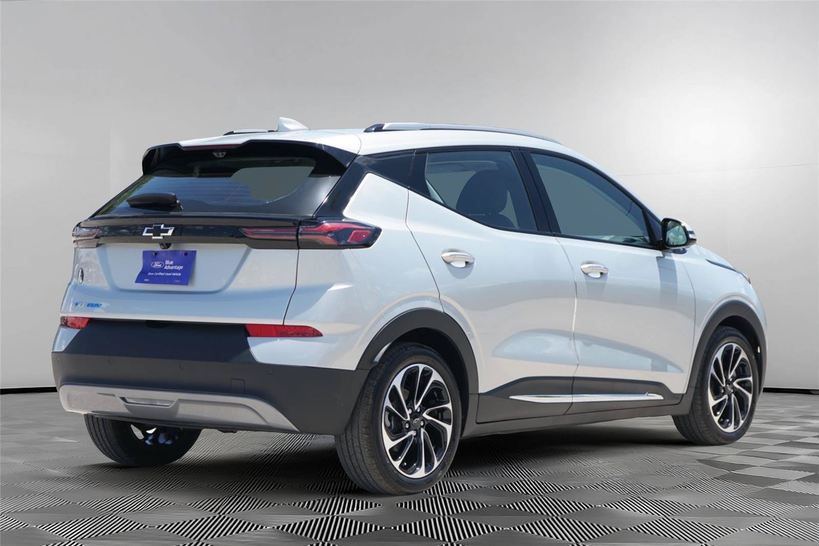 Used 2023 Chevrolet Bolt EUV Premier w/ Sun & Sound Package FWD image 5