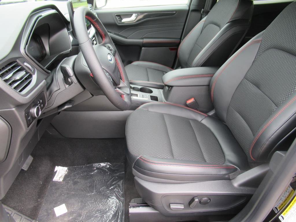 Certified 2025 Ford Escape ST-Line w/ Tech Pack #1 image 18