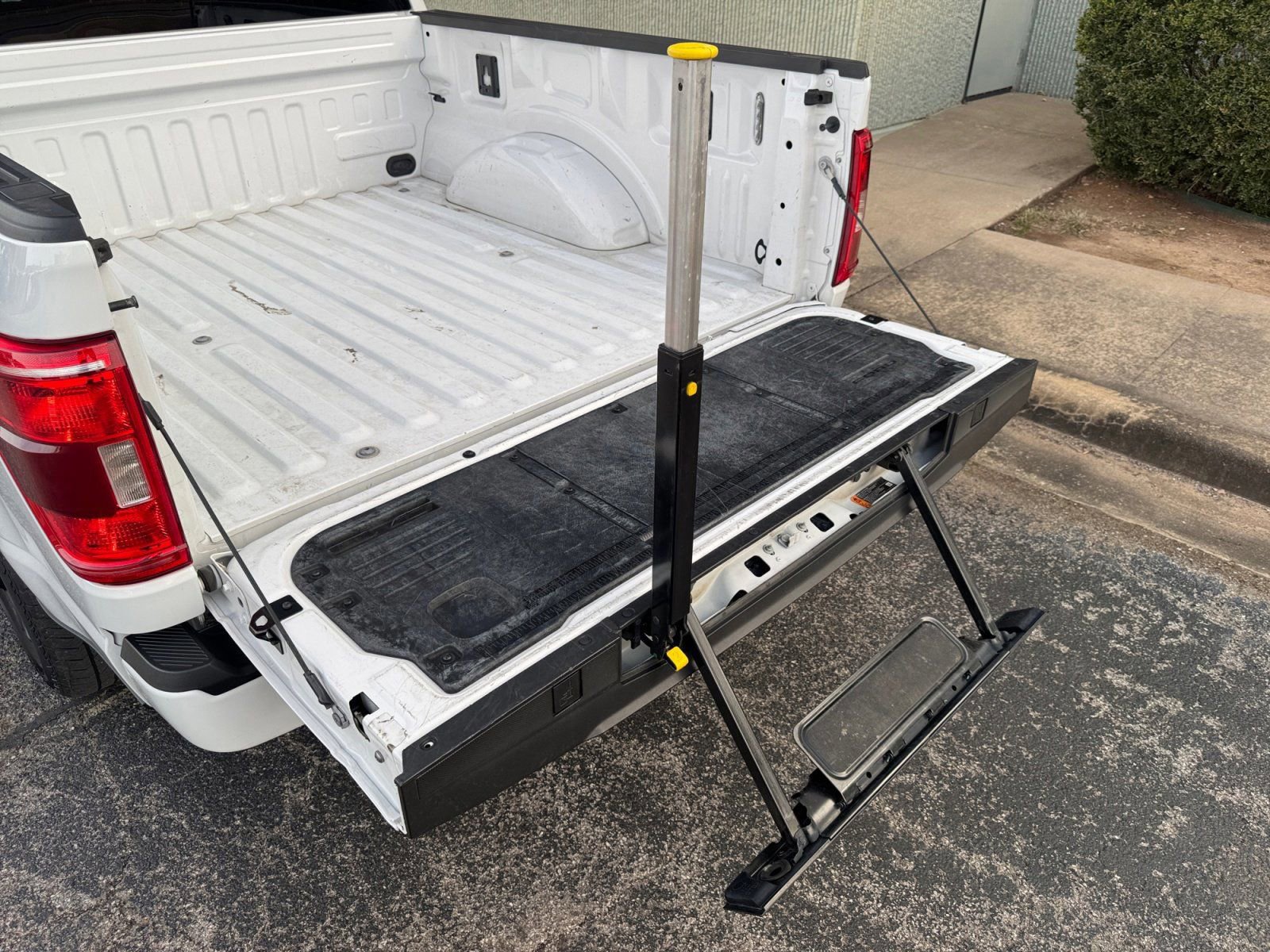 Certified 2022 Ford F150 XLT w/ Equipment Group 302A High image 17