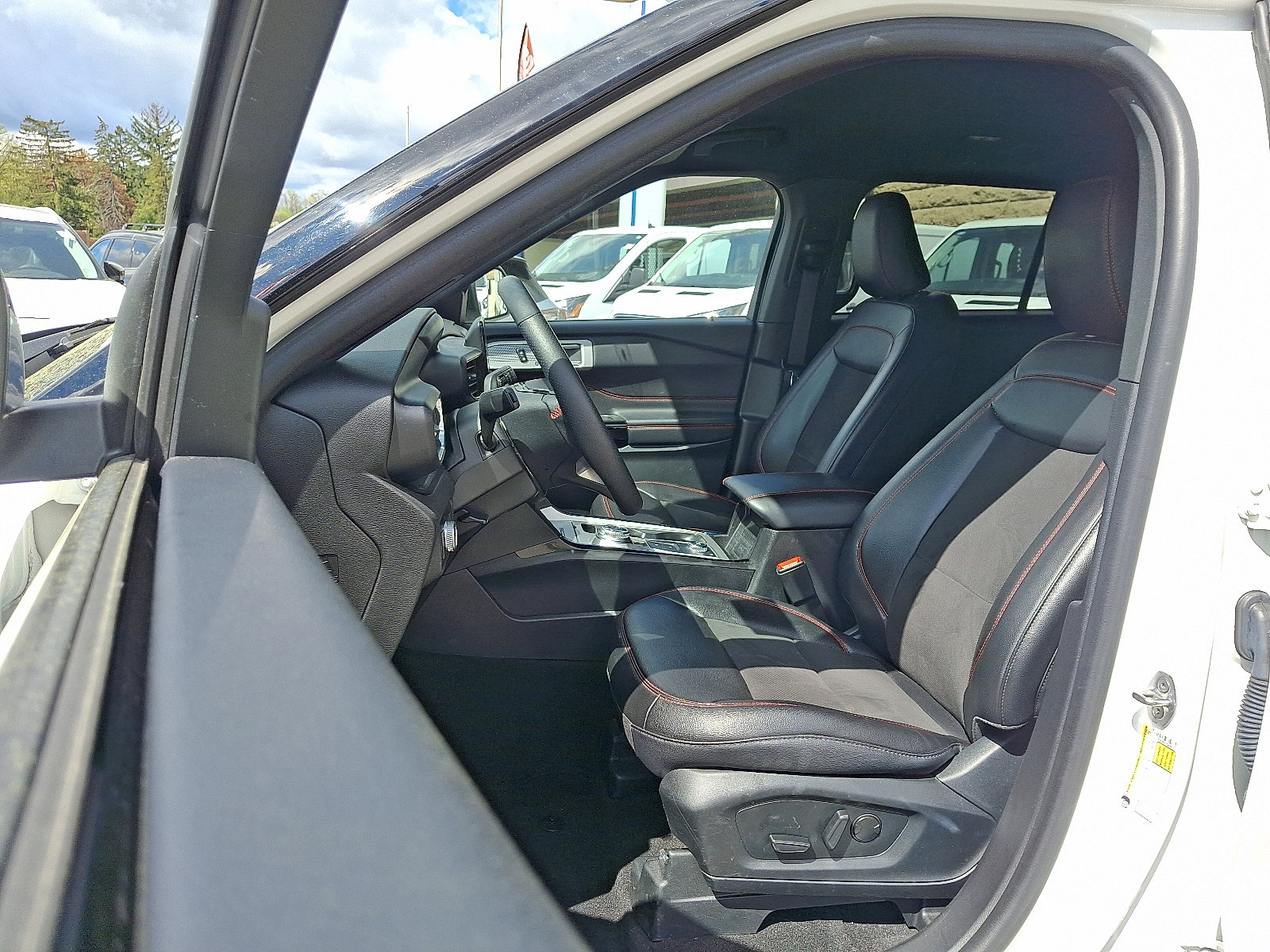 Certified 2023 Ford Explorer ST-Line AWD/4WD image 14