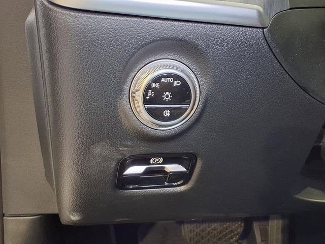 Used 2025 Mercedes-Benz C 300 4MATIC Sedan image 14