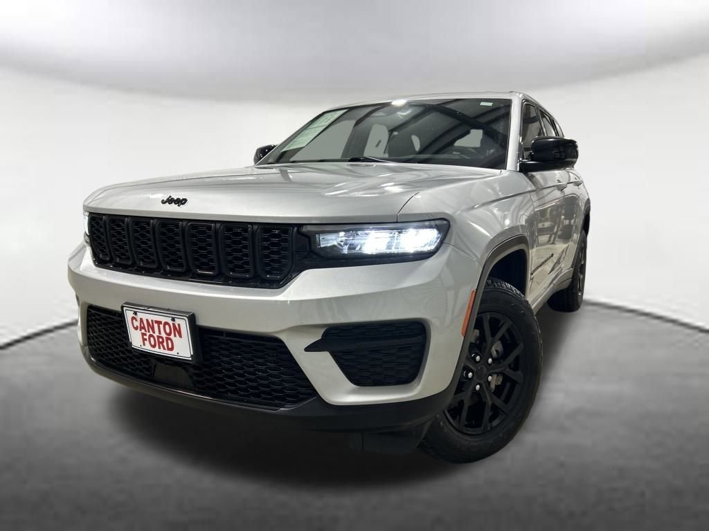 Used 2024 Jeep Grand Cherokee Altitude image 1