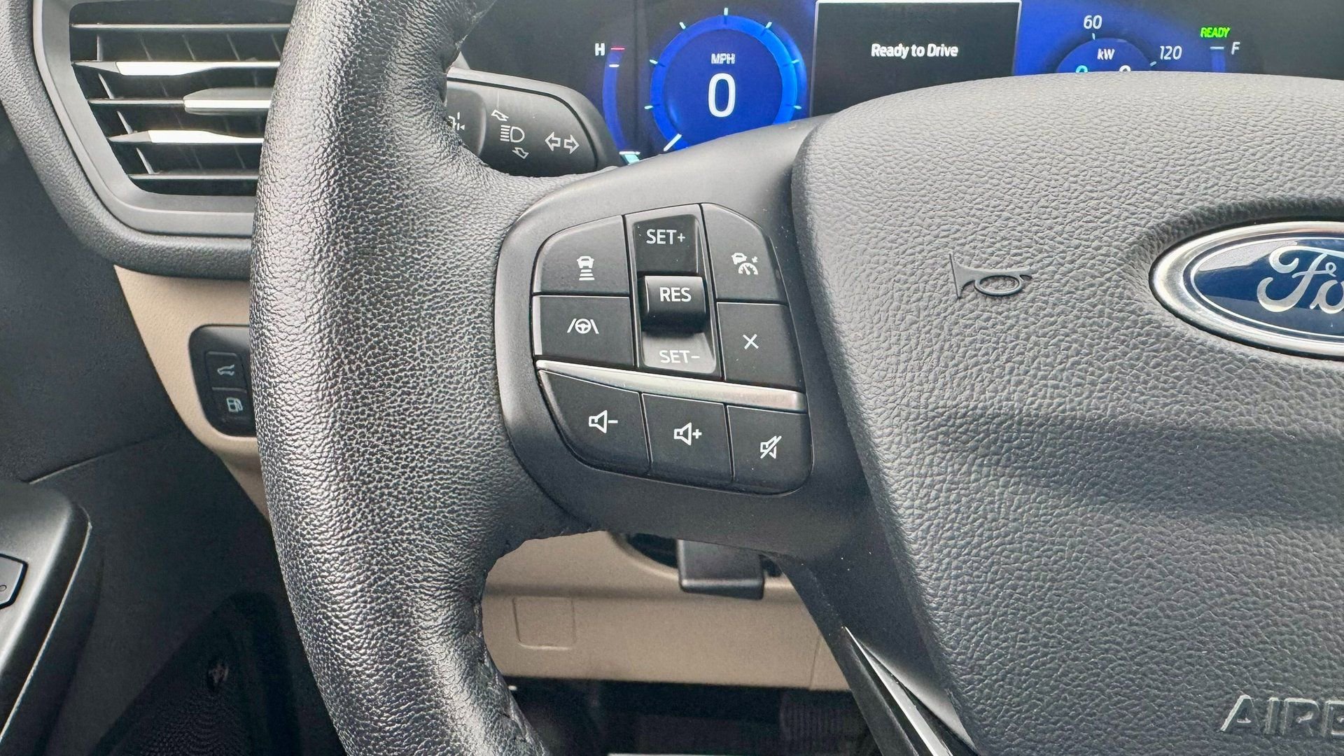 Certified 2020 Ford Escape Titanium image 31