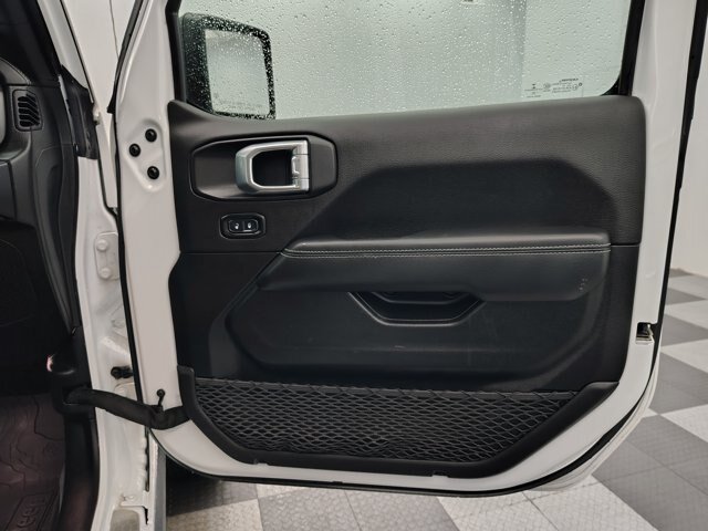 Used 2022 Jeep Wrangler Rubicon w/ Cold Weather Group AWD/4WD image 30