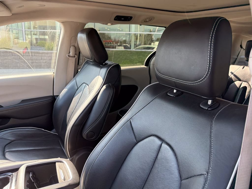 Used 2024 Chrysler Pacifica Limited FWD image 8