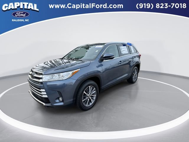 Used 2019 Toyota Highlander XLE image 2
