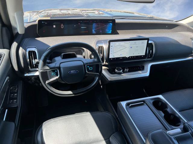 Certified 2025 Ford Expedition Platinum w/ Driver's Package AWD/4WD image 14